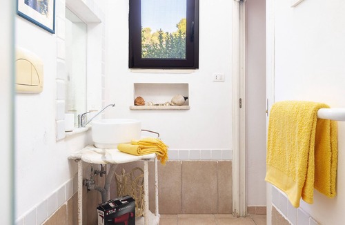 Castrignano de' Greci Apartment | Apartment 'Tenuta Chimeta - Suite Mimosa' with Shared Pool, Shared Garden and Wi-Fi