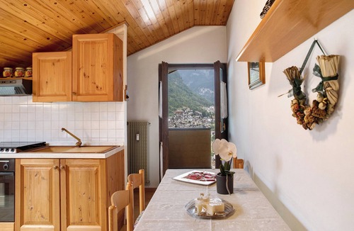 Valtellina Apartment | Apartment 'Piccolo Nido' with Mountain View, Shared Garden and Balcony