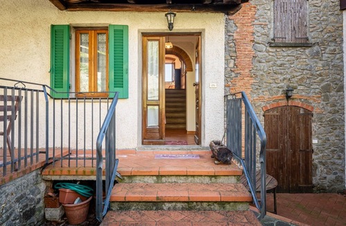 San Marcello Piteglio Apartment | Apartment 'Casa Claire' with Mountain View, Private Terrace and Private Garden