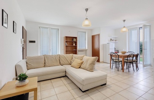 Alpo Apartment | Apartment 'Luna' with Shared Terrace, Wi-Fi and Air Conditioning
