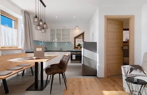 Collalbo Apartment | Apartment “Kardinerhof Bergwiese” with Mountain View, Shared Garden and Wi-Fi