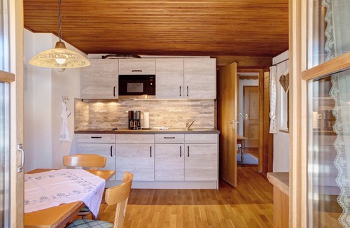 Mittenwald Apartment | Apartment 'Karwendelblick' with Mountain View, Balcony and Wi-Fi