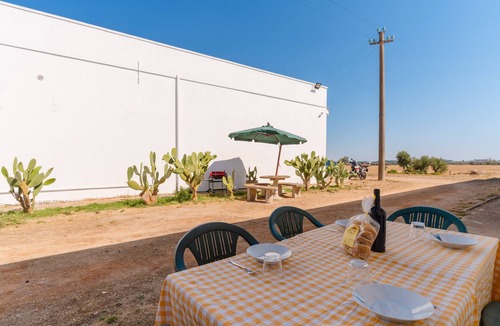 Scorrano Apartment | Apartment 'Kestella' with Shared Terrace, Shared Garden and Air Conditioning