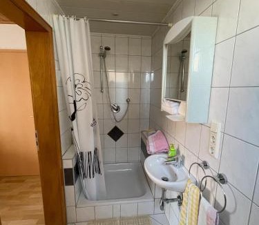 Riegelsberg Apartment | Apartment Klein - alles drin in 45qm, Platz für bis zu 4 Personen plus Hund, egal ob Familie, Kollegen oder Freunde