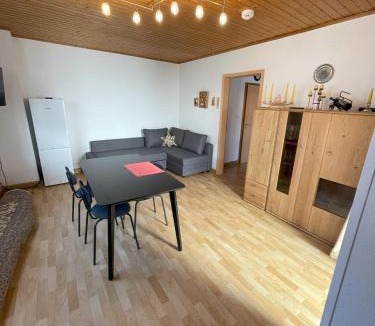 Riegelsberg Apartment | Apartment Klein - alles drin in 45qm, Platz für bis zu 4 Personen plus Hund, egal ob Familie, Kollegen oder Freunde