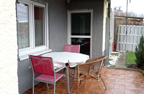 Obrigheim Apartment | Apartment 'Kleines Afrika' with Private Terrace, Shared Garden and Wi-Fi