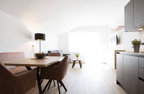 Rifiano Apartment | Apartment "Kleon 4" with Mountain View, Shared Pool and Wi-Fi