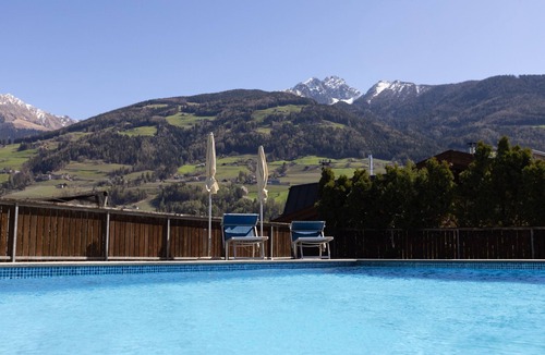 Rifiano Apartment | Apartment "Kleon 4" with Mountain View, Shared Pool and Wi-Fi