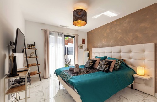 Peypin Bed & Breakfast | Apartment 'Koh Samui' with Mountain View, Wi-Fi and Air Conditioning