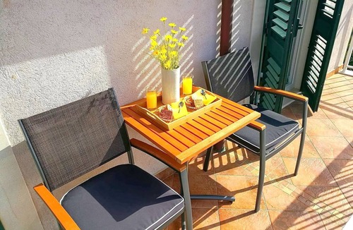 Banici Apartment | Apartment Kola - Two Bedroom Apartment with Balcony and Sea View (2)