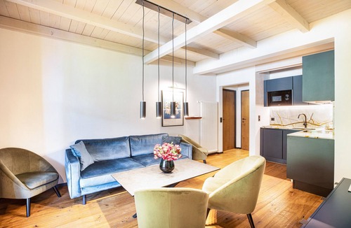 Kurtatsch an der Weinstraße Apartment | Apartment "Kraidlhof Designapartment Veronika" with Mountain View, Shared Pool and Wi-Fi