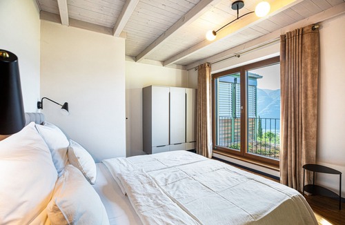 Kurtatsch an der Weinstraße Apartment | Apartment "Kraidlhof Designapartment Veronika" with Mountain View, Shared Pool and Wi-Fi