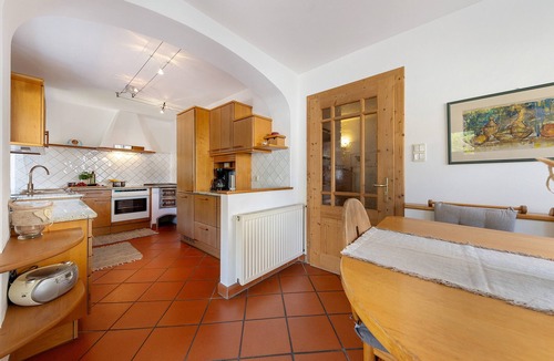 Terlano Apartment | Apartment 'Kreutnerbinderhof' with Mountain View, Private Terrace and Wi-Fi