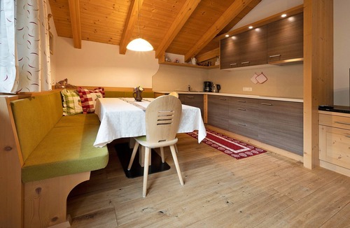 La Valle Apartment | Apartment Lüch da Mirio App Pütia with Mountain View, Garden & Wi-Fi