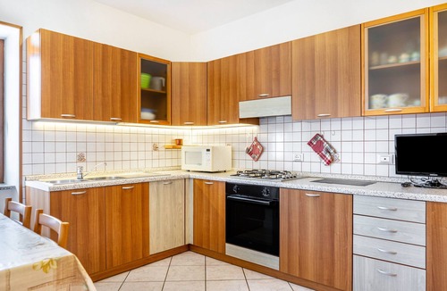 Cavedago Apartment | Apartment 'L'Edera 2' with Mountain View, Shared Garden and Wi-Fi