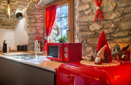 Bionaz Apartment | Apartment 'La Cachette' with Mountain View, Private Terrace and Wi-Fi