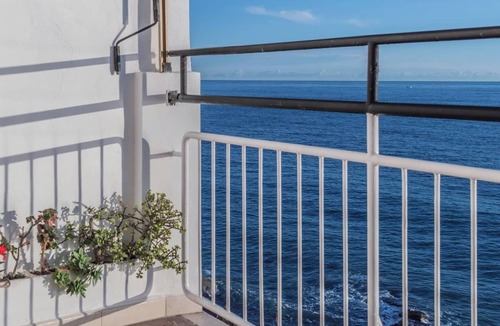Ospedaletti Apartment | Apartment "La Finestra Sul Mare" with Sea View, Terrace, A/C & Wi-Fi