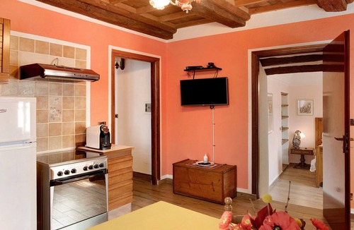 Costigliole d'Asti Apartment | Apartment 'La Rocca di Efisio - Bonarda' with Balcony, Wi-Fi and Air Conditioning