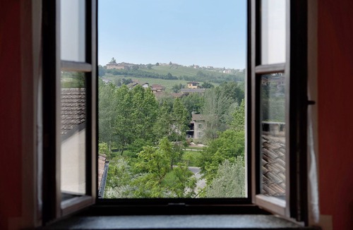 Costigliole d'Asti Apartment | Apartment 'La Rocca di Efisio - Bonarda' with Balcony, Wi-Fi and Air Conditioning