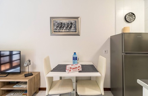 Suances Apartment | Apartment 'La Ribera' with Mountain Views, Shared Pool, and Wi-Fi