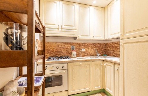 Cetona Apartment | Apartment 'La Terrazza, Cetona, Toscana' with Mountain View, Wi-Fi and Air Conditioning