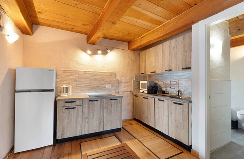 Gonte Apartment | Apartment 'La Torretta Di Mozzola' with Lake View, Private Terrace and Wi-Fi