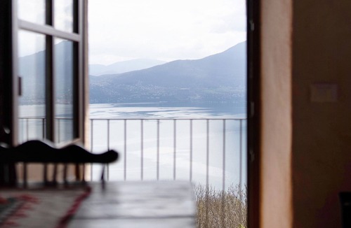 Gonte Apartment | Apartment 'La Torretta Di Mozzola' with Lake View, Private Terrace and Wi-Fi
