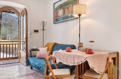 Cares Apartment | Apartment 'Le More' with Mountain View, Balcony and Wi-Fi