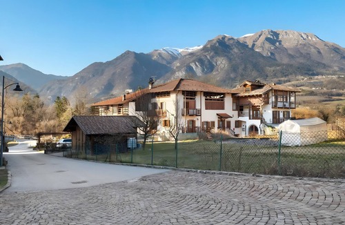 Cares Apartment | Apartment 'Le More' with Mountain View, Balcony and Wi-Fi