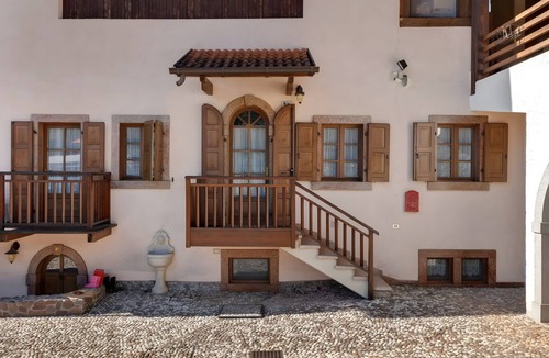 Cares Apartment | Apartment 'Le More' with Mountain View, Balcony and Wi-Fi