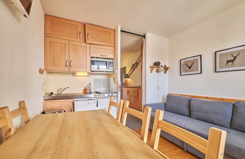 Jeux Apartment | Apartment 'Le Val D' Huez - 5 Pers' with Mountain View and Balcony
