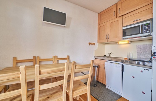 Jeux Apartment | Apartment 'Le Val D' Huez - 5 Pers' with Mountain View and Balcony