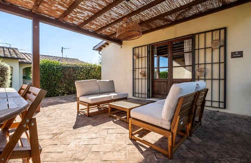 Borgo Carige Apartment | Apartment 'Leccino' with Shared Pool, Wi-Fi and Air Conditioning