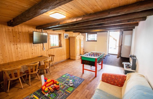 Valles Apartment | Apartment "Lechnerhof Wilde Kreuzspitze" Near the Ski Area with Mountain View and Wi-Fi