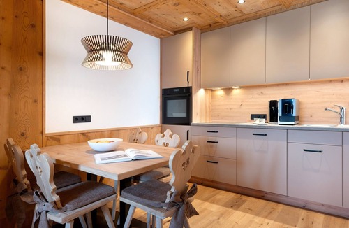 Daunei Apartment | Apartment 'Lën' with Mountain View, Shared Garden and Wi-Fi