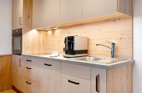 Daunei Apartment | Apartment 'Lën' with Mountain View, Shared Garden and Wi-Fi