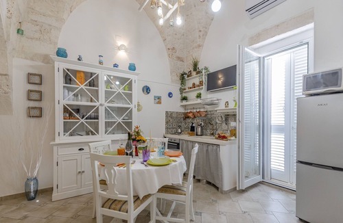 Ostuni Apartment | Apartment Leopardi's Alcove with Air Conditioning, Wi-Fi and Large Private Terrace