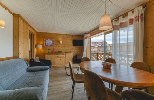 Eclose-Est Apartment | Apartment 'Les Crocus 1-2' with Balcony and Wi-Fi
