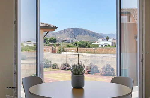 Santa Flavia Apartment | Apartment 'Libeccio' with Balcony, Wi-Fi and Air Conditioning