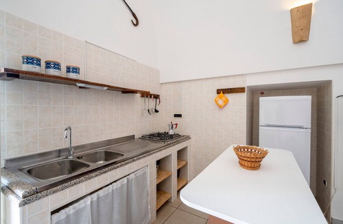 L'Assunta Apartment | Apartment 'Limone' with Shared Pool, Private Terrace and Wi-Fi