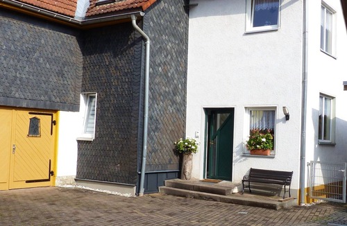 Suhl Apartment | Apartment Linde with Shared Garden and Wi-Fi