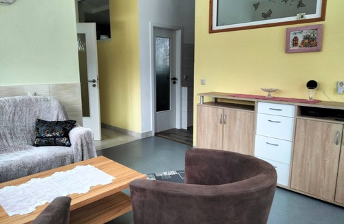 Suhl Apartment | Apartment Linde with Shared Garden and Wi-Fi