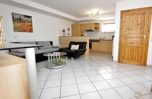 Oberlengenhardt Apartment | Apartment 'Linder' with Private Terrace and Wi-Fi