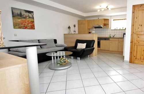 Oberlengenhardt Apartment | Apartment 'Linder' with Private Terrace and Wi-Fi