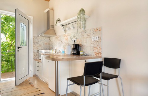 Fternon Apartment | Apartment 'Little Fox' with Sea View, Wi-Fi and Air Conditioning