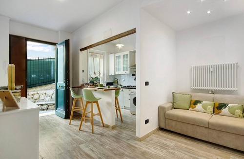 Bogliasco Apartment | Apartment 'Lo Scoglio' with Private Garden and Wi-Fi