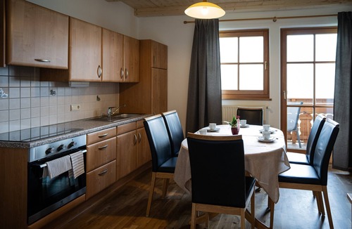 Plaus Apartment | Apartment "Lodner" with Mountain View, Shared Pool and Wi-Fi