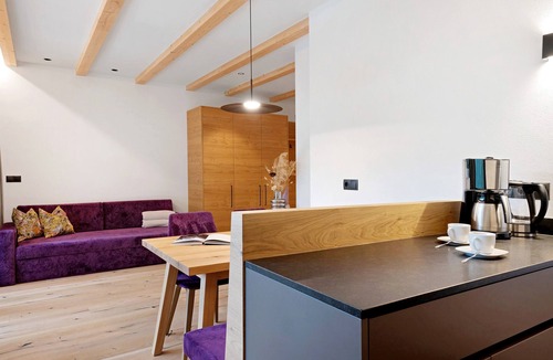 San Cipriano Apartment | Apartment 'Lomberda' with Mountain View, Shared Terrace and Wi-Fi