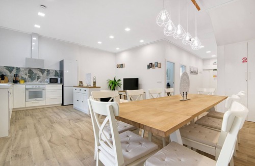 Gandia Apartment | Apartment 'Lope De Vega Bajo' with Private Terrace, Wi-Fi and Air Conditioning