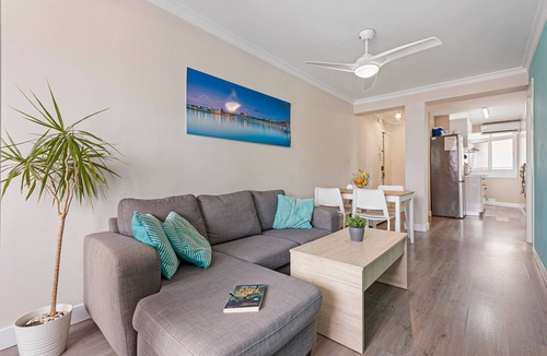 Jardin de la Abadia Apartment | Apartment 'Málaga Beach, Costa del Sol' with Mountain Views, Wi-Fi & Air Conditioning